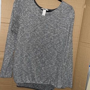 H&M GRAY LIGHT WEIGHT LONG SLEEVE SHIRT
